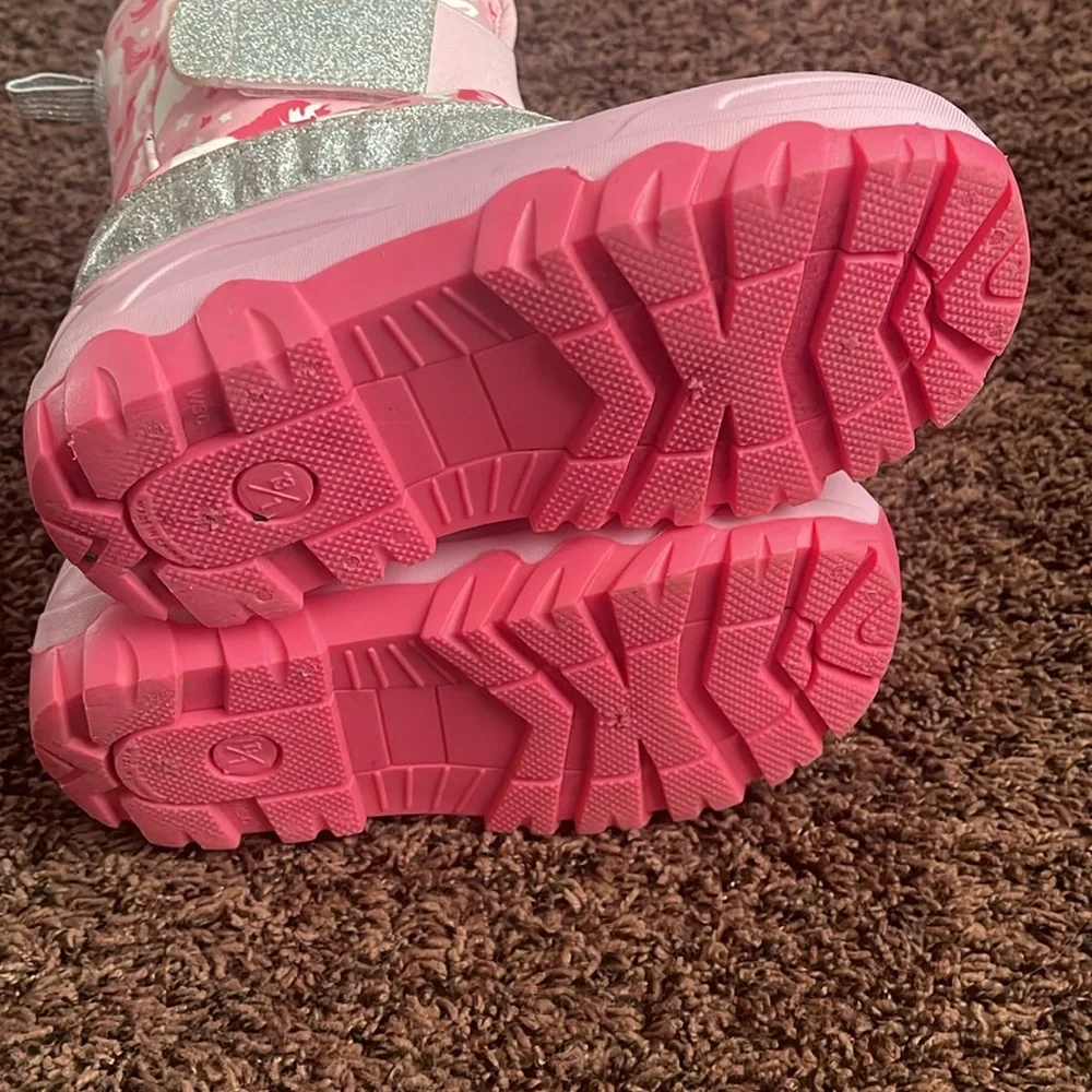 Snow boots